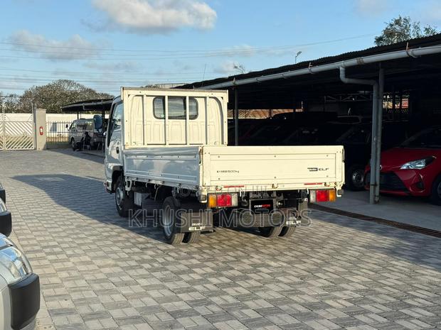 Isuzu Elf 2018 - thumbnail 4