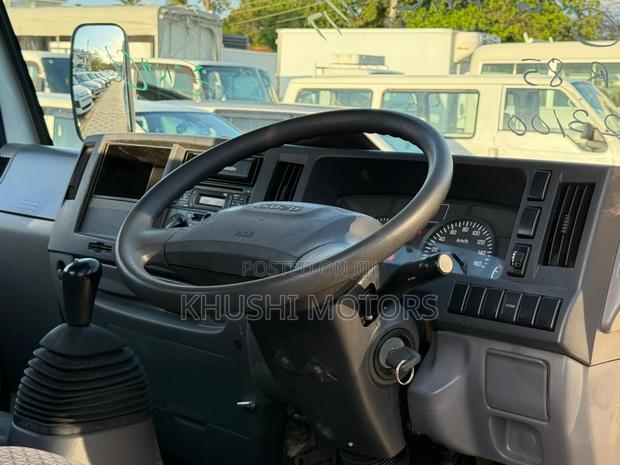 Isuzu Elf 2018 - thumbnail 8