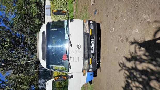 Toyota Coaster 2006 White - thumbnail 4