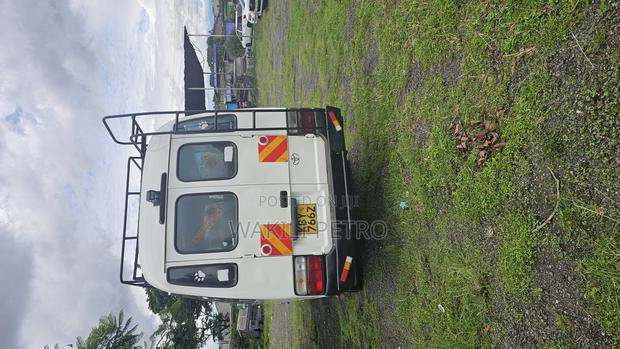 Toyota Coaster 2006 White - thumbnail 9