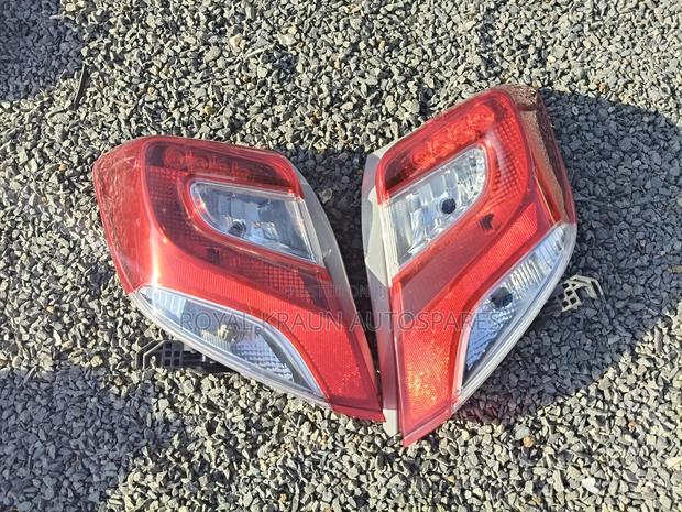 Vitz 2016 Backlights - thumbnail 2