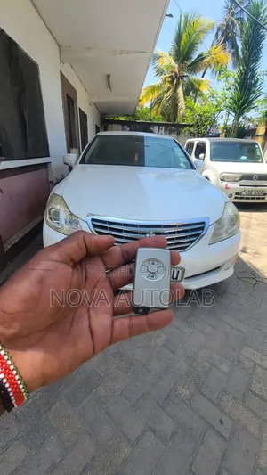 Toyota Crown Lost Keys Replacement
