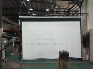Motorized 180×180 Cm Screen – Premium Clarity With One-Touch Control - thumbnail 2