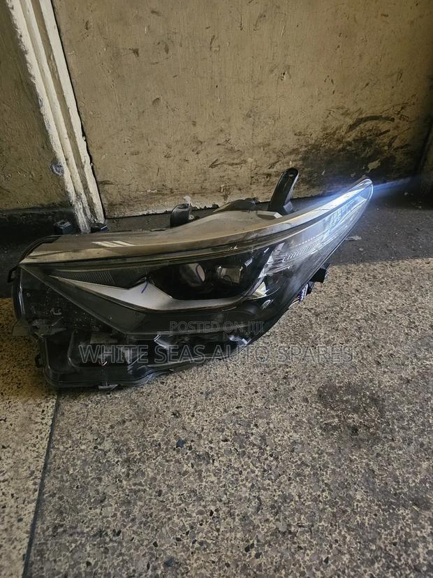 Headlight Auris 2015 Zenon