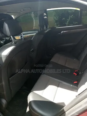 Mercedes-Benz C200 2008 Maroon