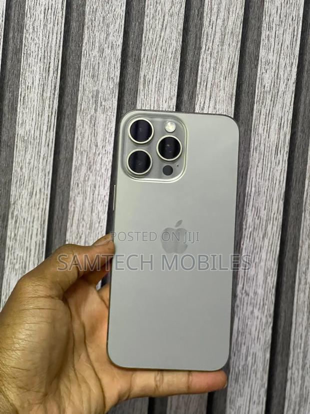 Apple iPhone 15 Pro Max 256 GB Silver - thumbnail 3