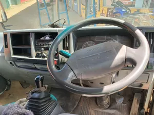 Canter Isuzu Elf