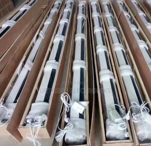 240×240 Cm Projector Screen – Extra-Large, Clear Portable  - thumbnail 2