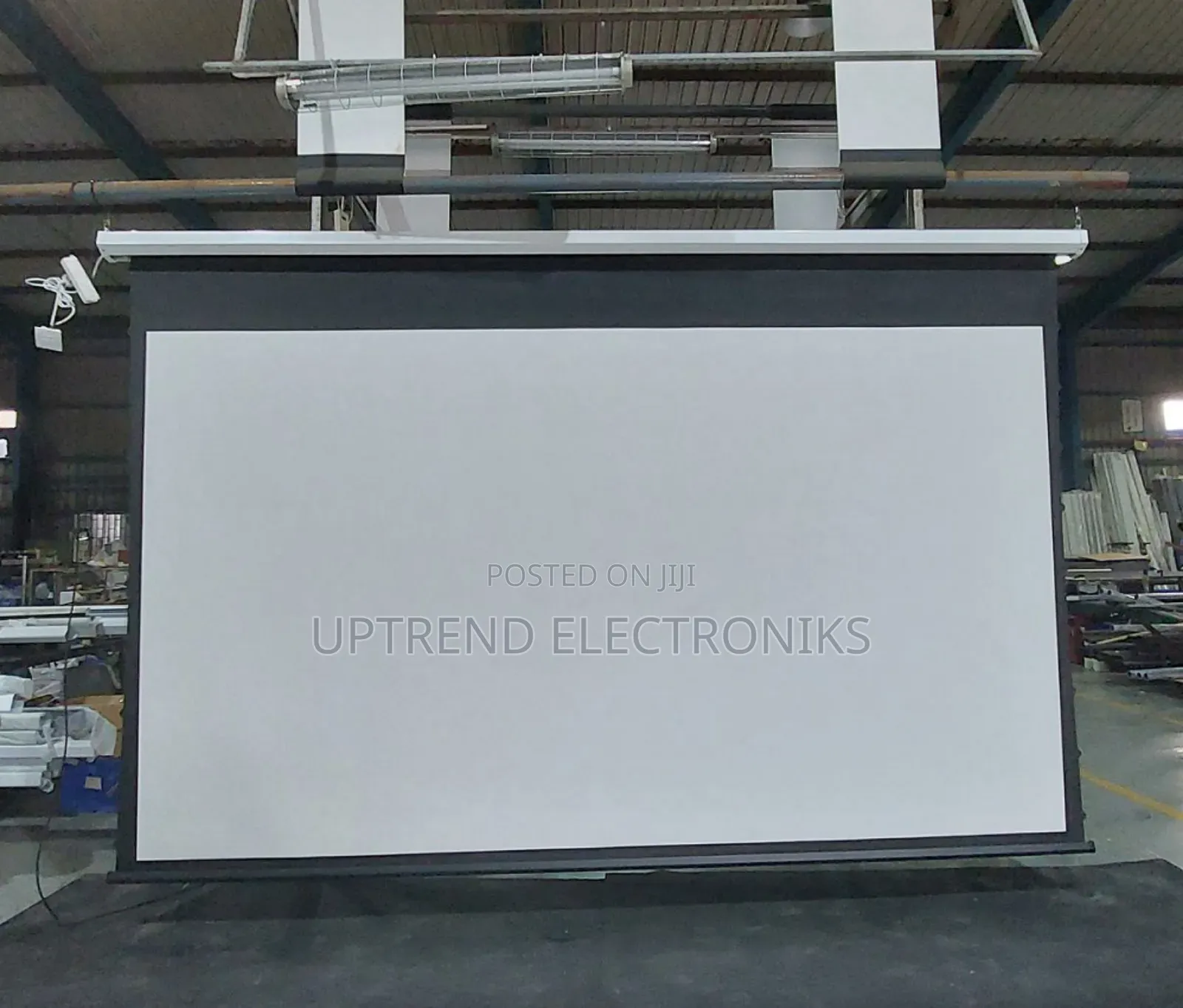 240×240 Cm Viewing Screen – Durable, Bright Ready for Action 