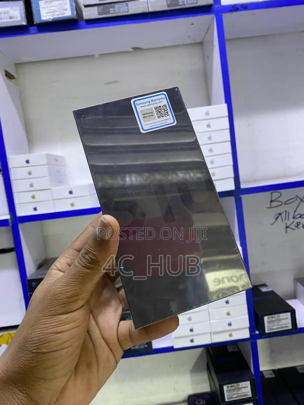 New Samsung Galaxy S10 128 GB Black - main view