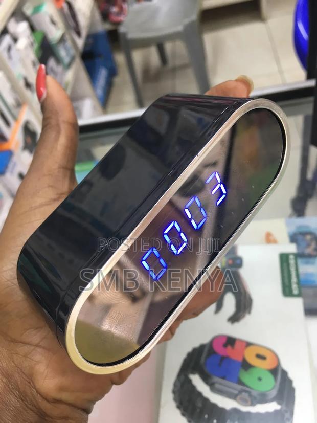Table Clock Wifi Camera - thumbnail 2