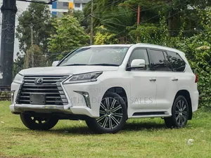 Lexus LX 570 AWD 2018 White