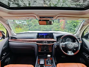Lexus LX 570 AWD 2018 White