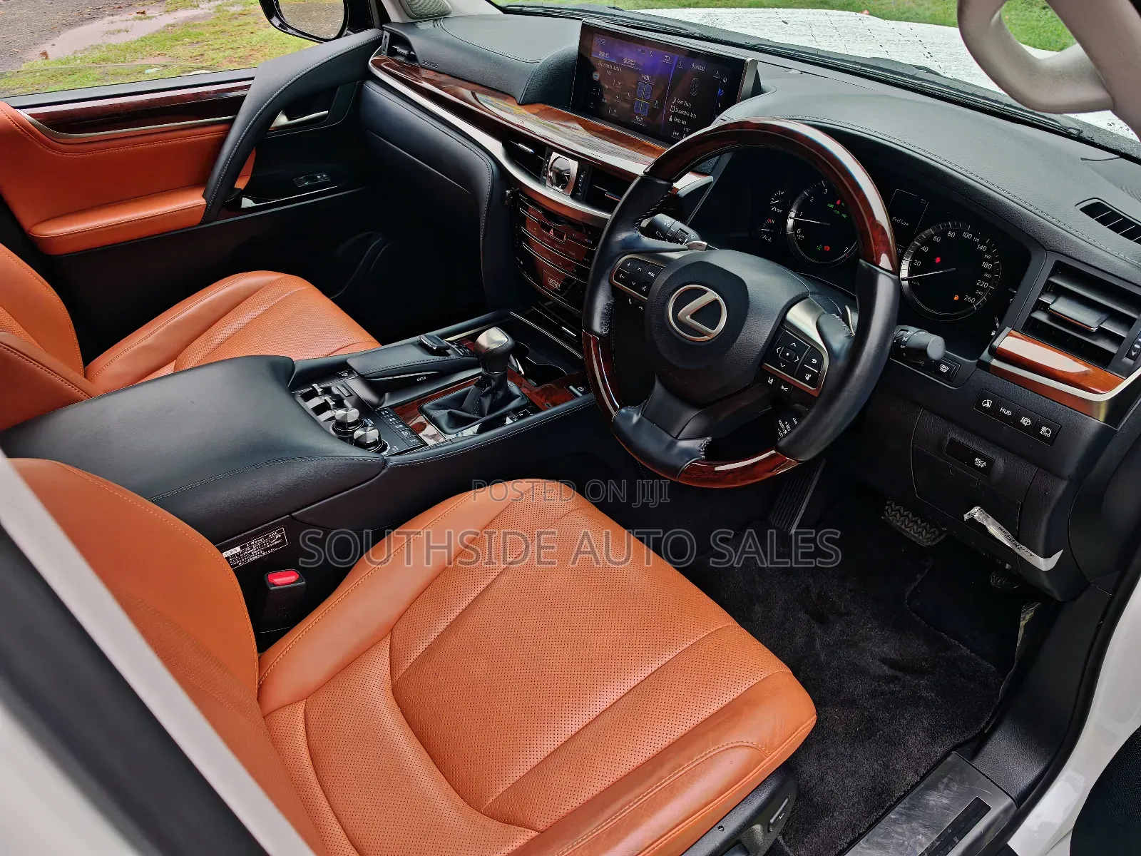 Lexus LX 570 AWD 2018 White