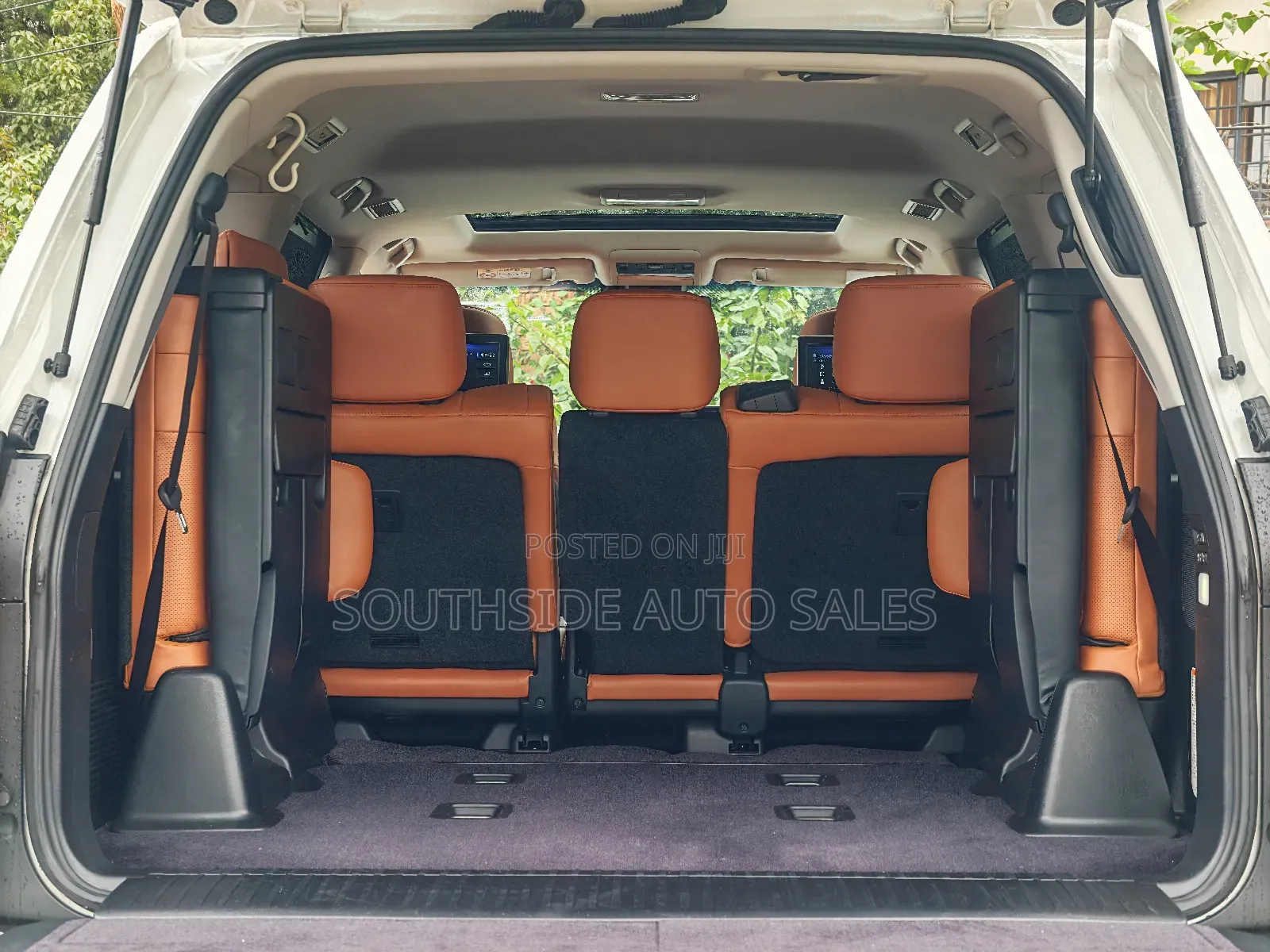 Lexus LX 570 AWD 2018 White