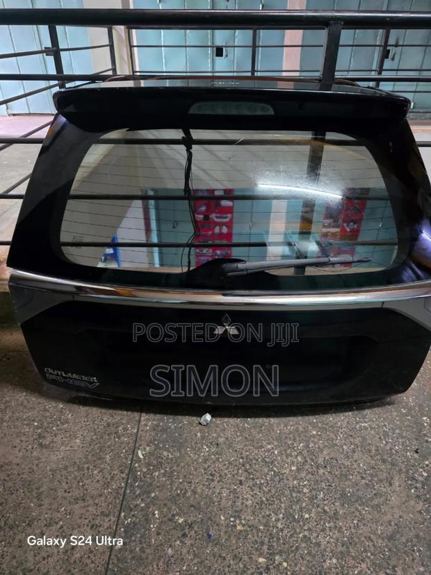 Mitsubishi Outlander Boot