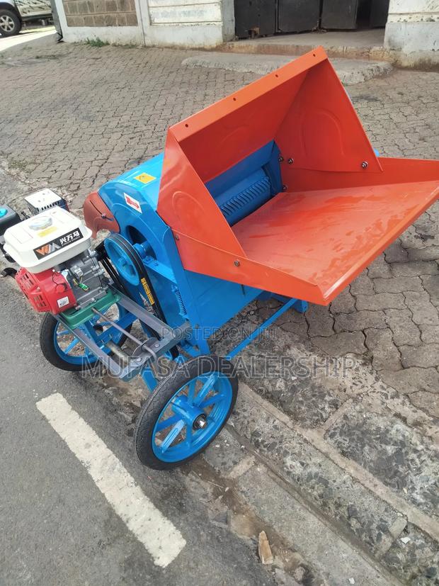 Engine-Driven Thresher Machine - main view