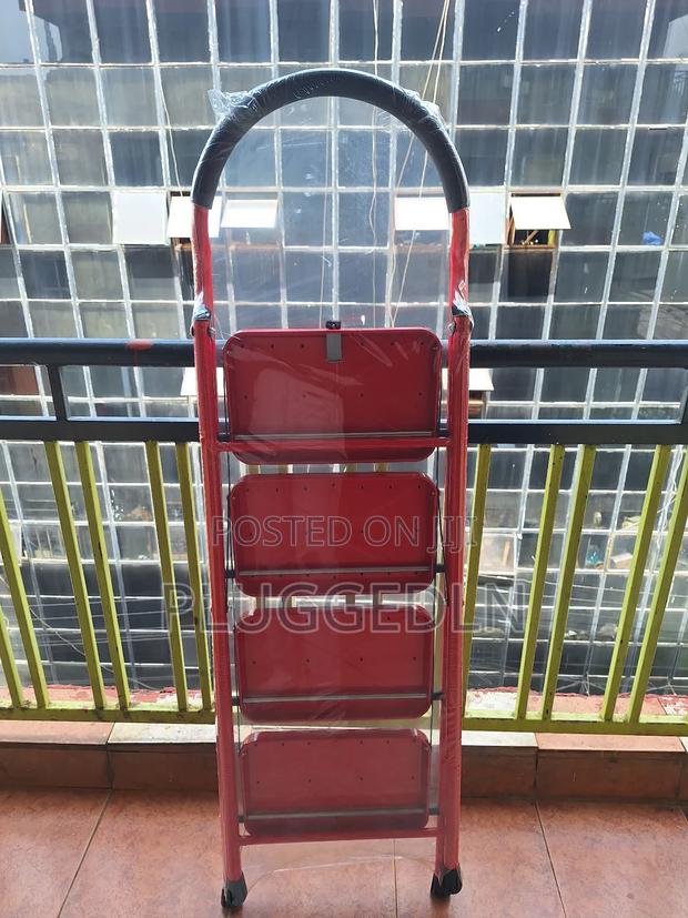 Four-Step, Folding Ladder - thumbnail 3