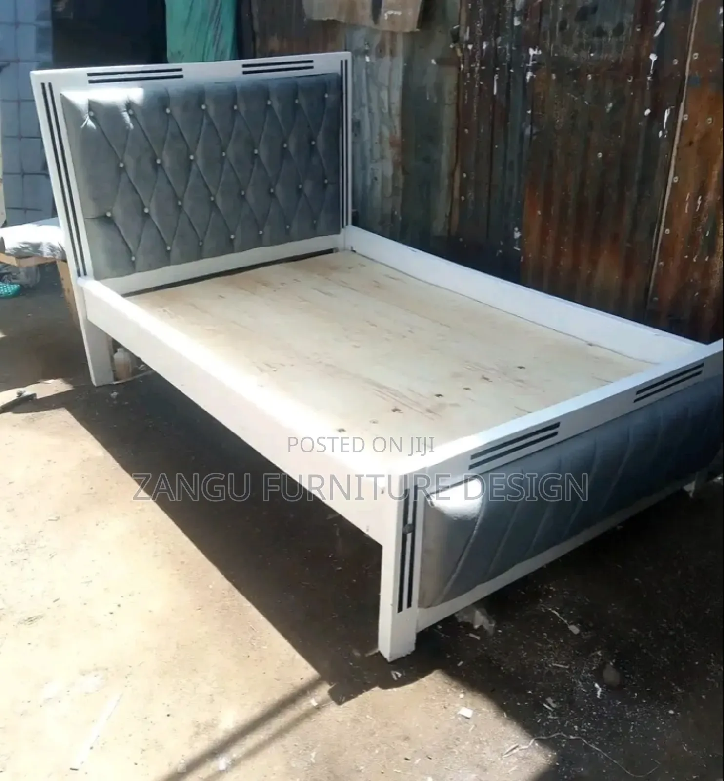 Minimalist Mocket Beds on Special Offers !!