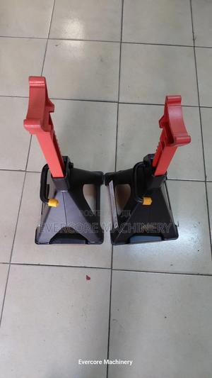 Heavy Duty 6tonne Safety Stands Tools Machine. - main view