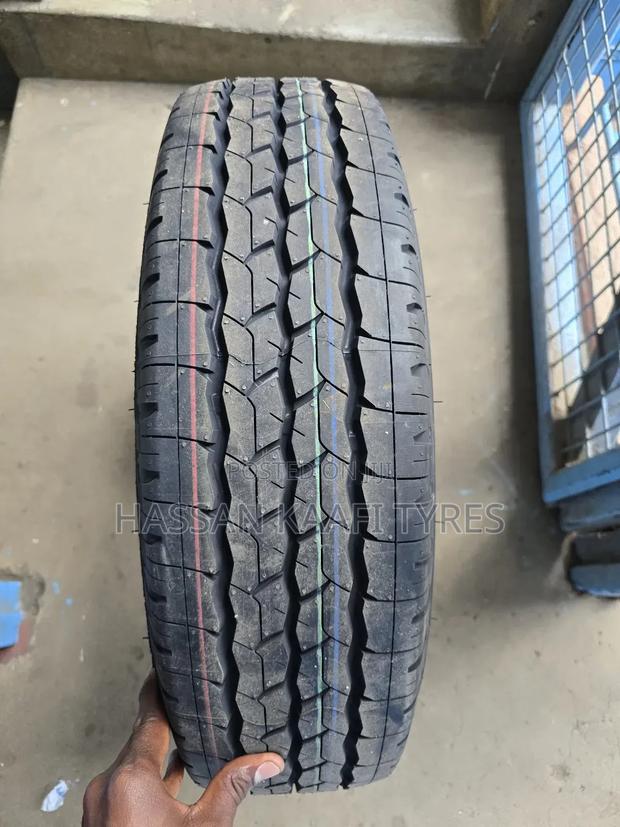 195r15c Bredgstone Tyre - thumbnail 2