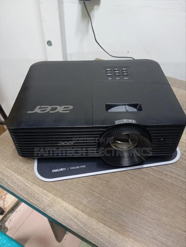 Acer Dsv1844 Projector | 4000 Lumens | Hdmi/Vga |