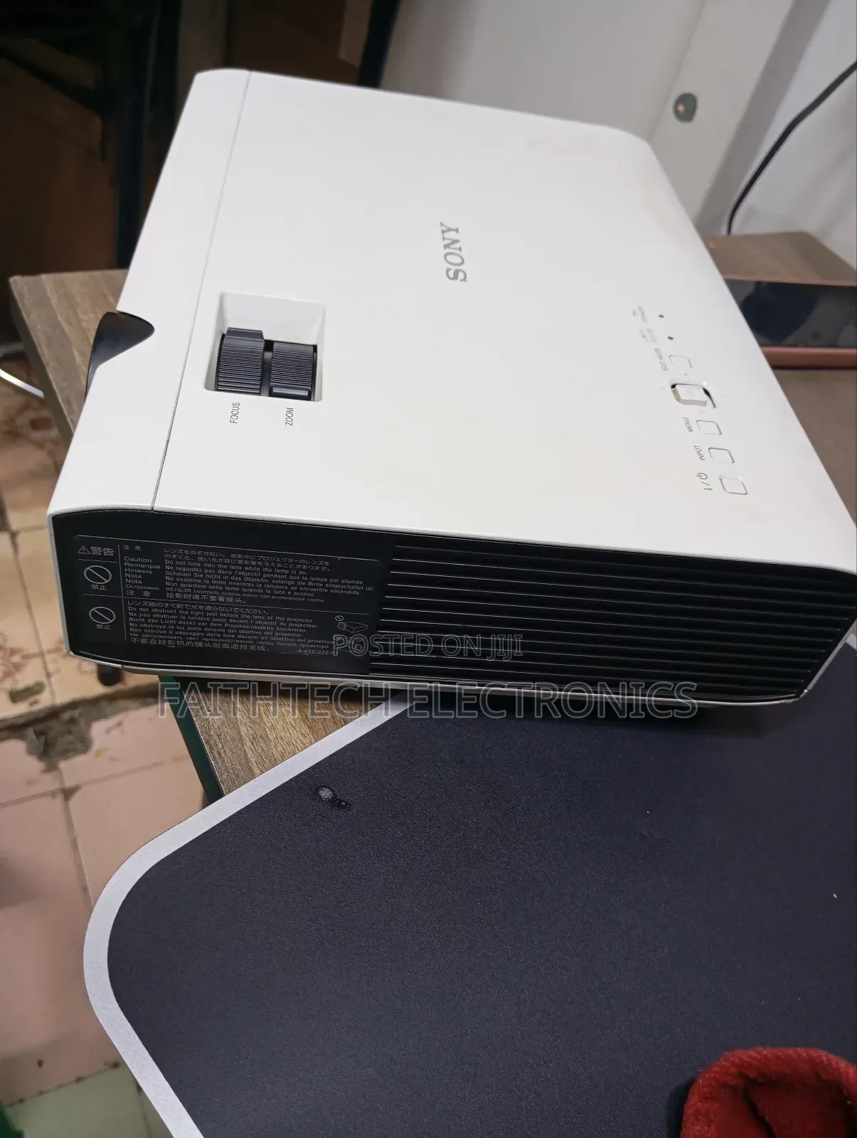 Sony Dx‐102 Projector – Compact Reliable for Home or Office