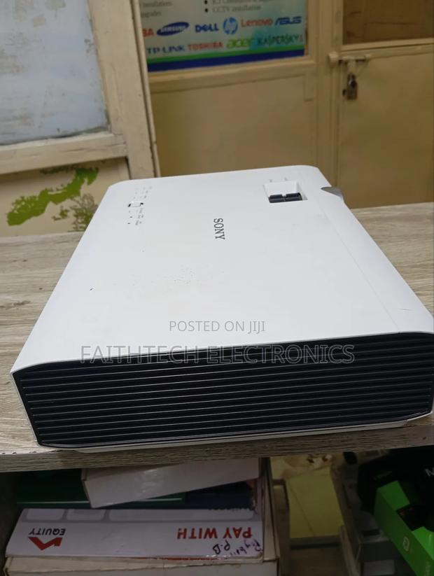 Sony Dx140 Projector – Clear Powerful Display and Big Images - thumbnail 3