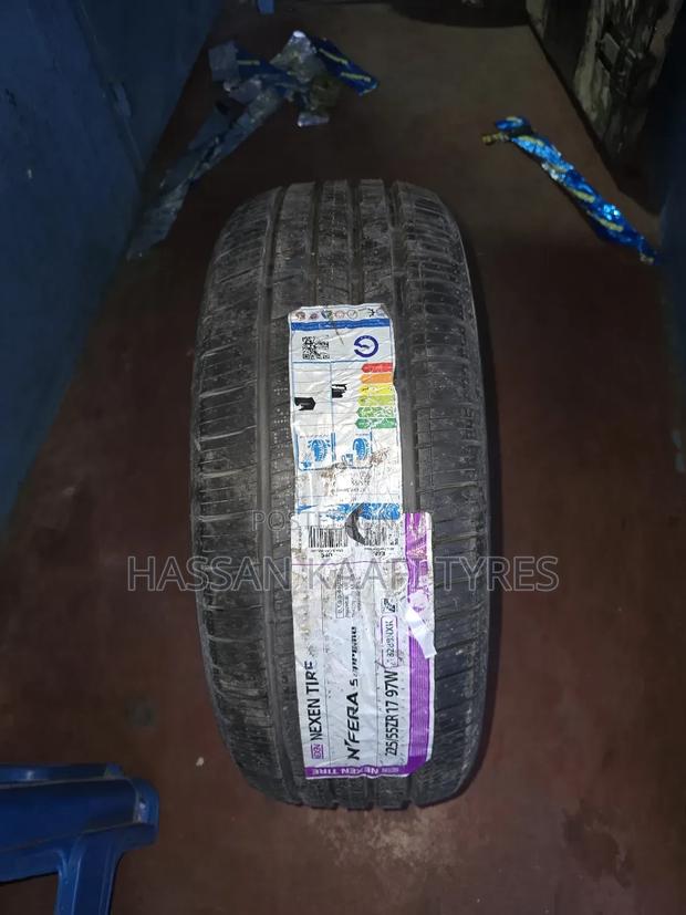 225/55r17 Nexen Tyre