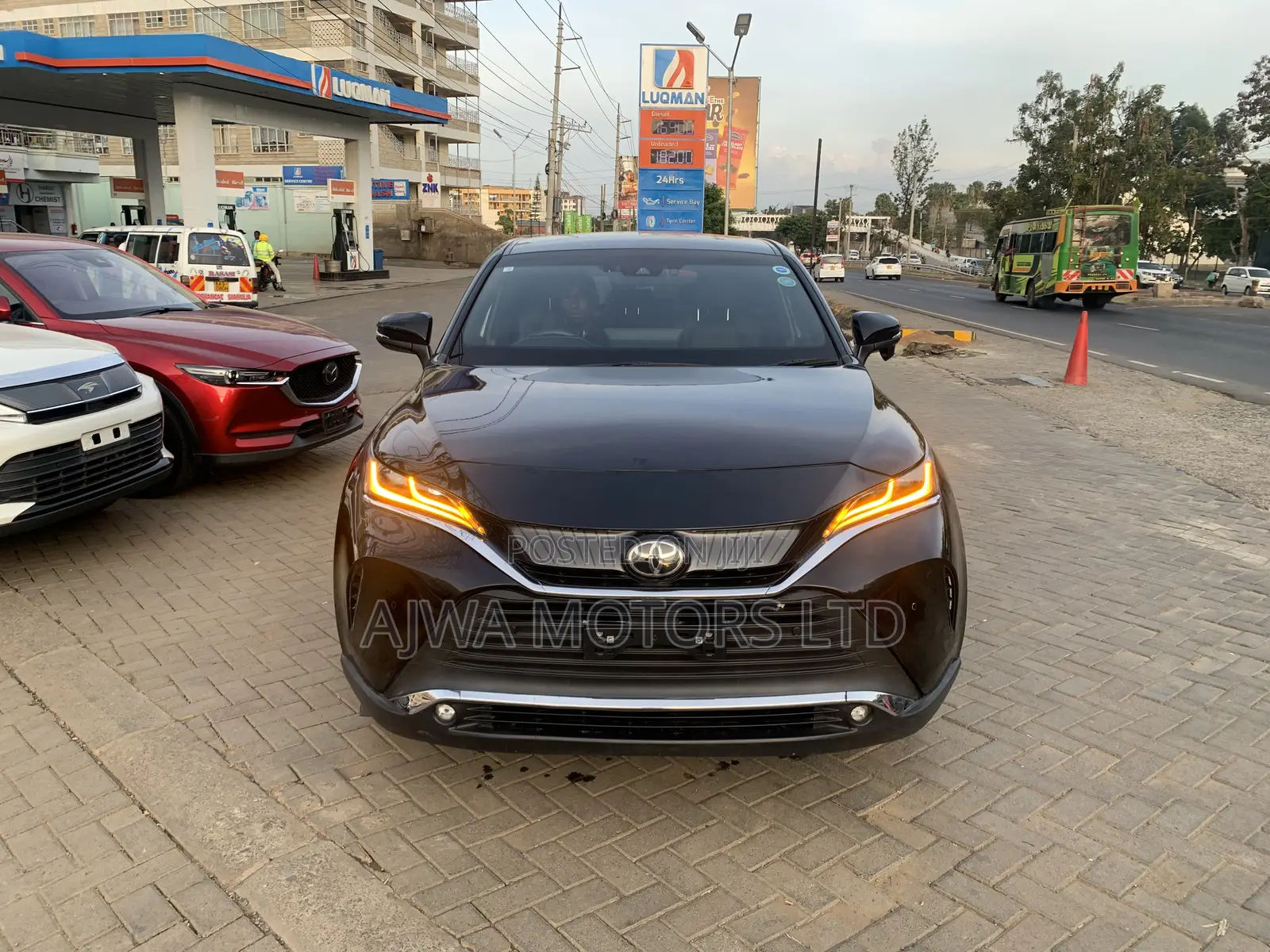 Toyota Harrier 2.0 2020 Black