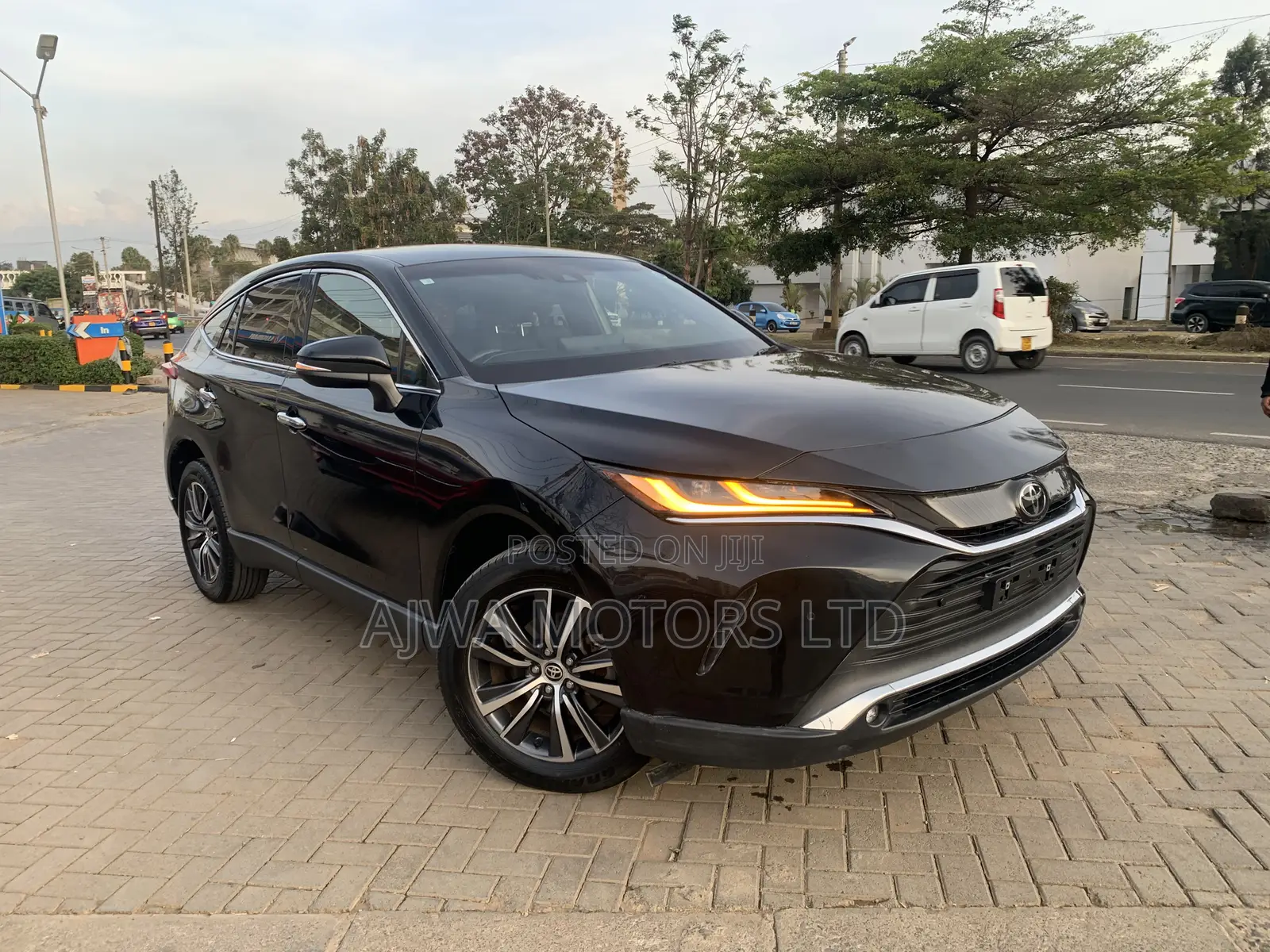 Toyota Harrier 2.0 2020 Black