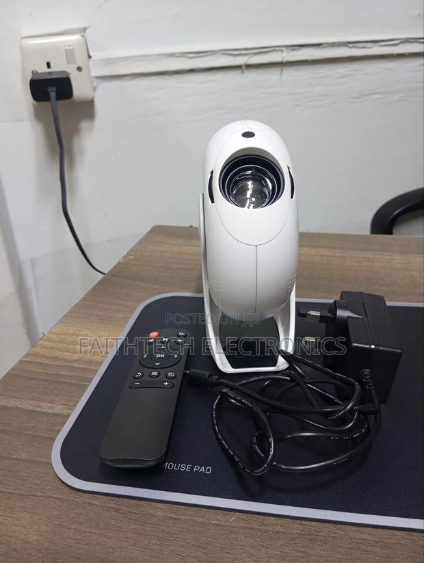 :
Smart Mini Projector – Compact Ready to Use - thumbnail 2