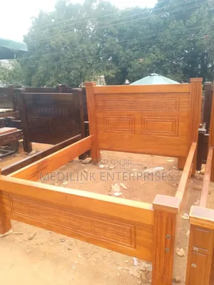 Vanish Mahogany Crafted Bed 5*6