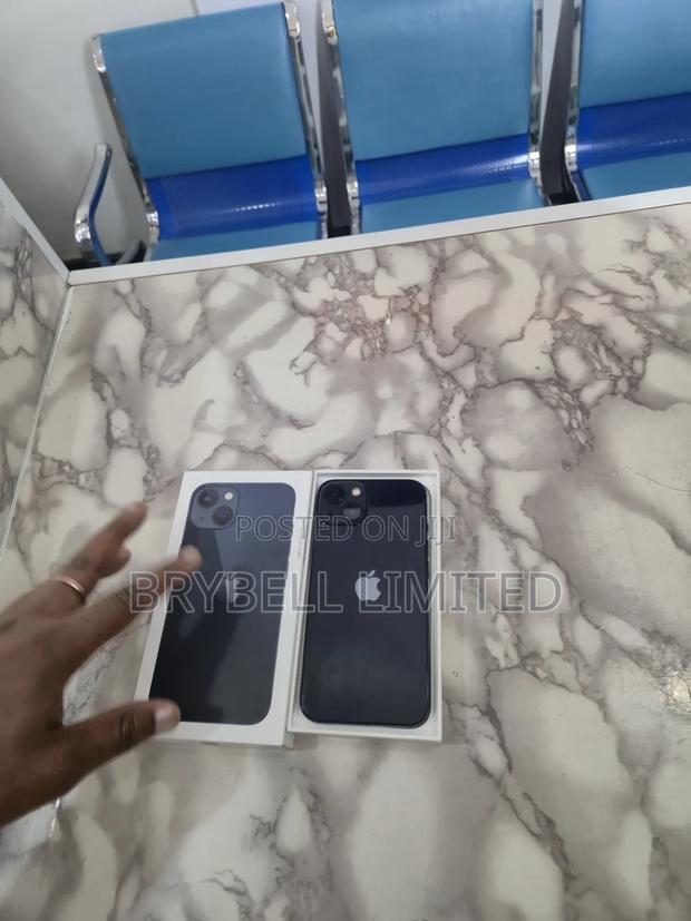 Apple iPhone 13 128 GB Black - main view