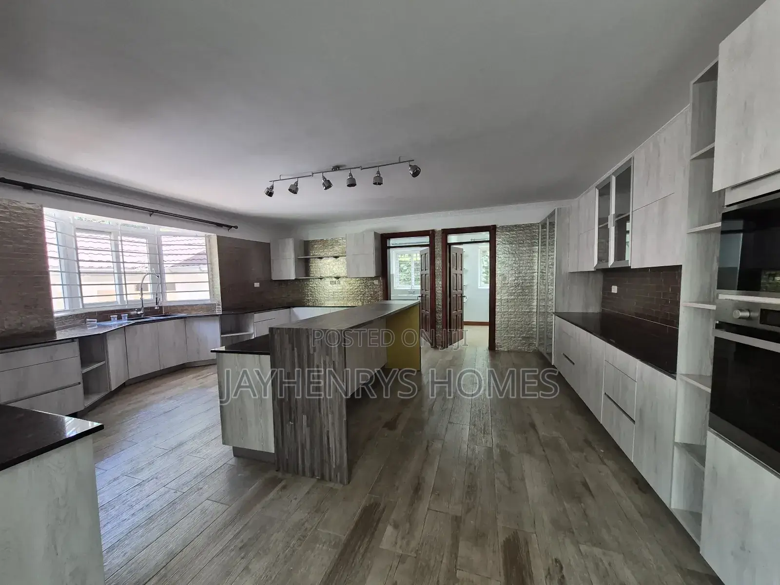 5bdrm House in Rosslyn for rent