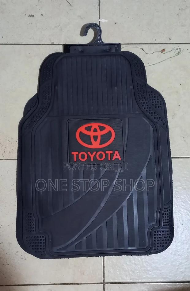 5pc Black Toyota Logo 5pc Carpet Mats