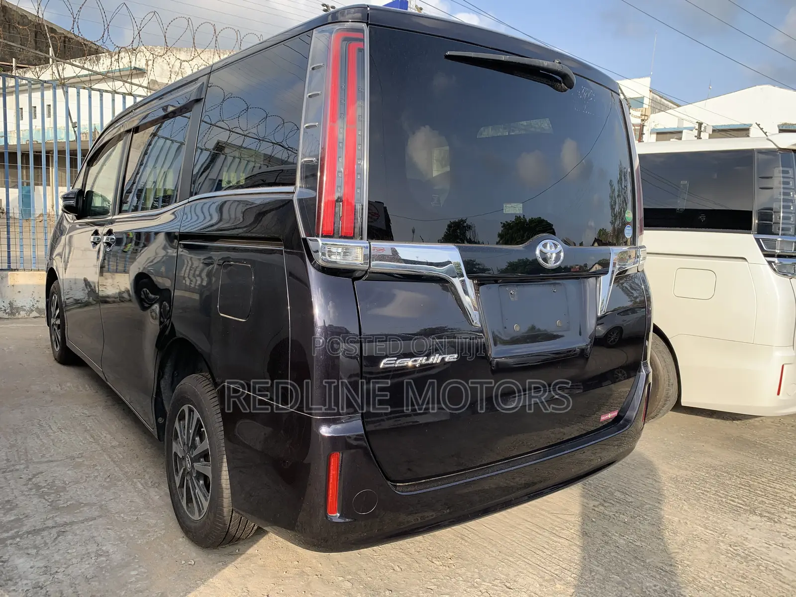 Toyota Esquire 2.0 AWD (7 seater) 2018 Black