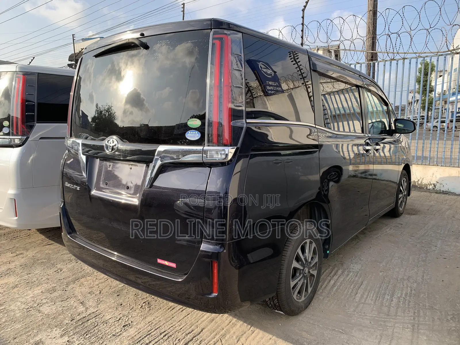 Toyota Esquire 2.0 AWD (7 seater) 2018 Black