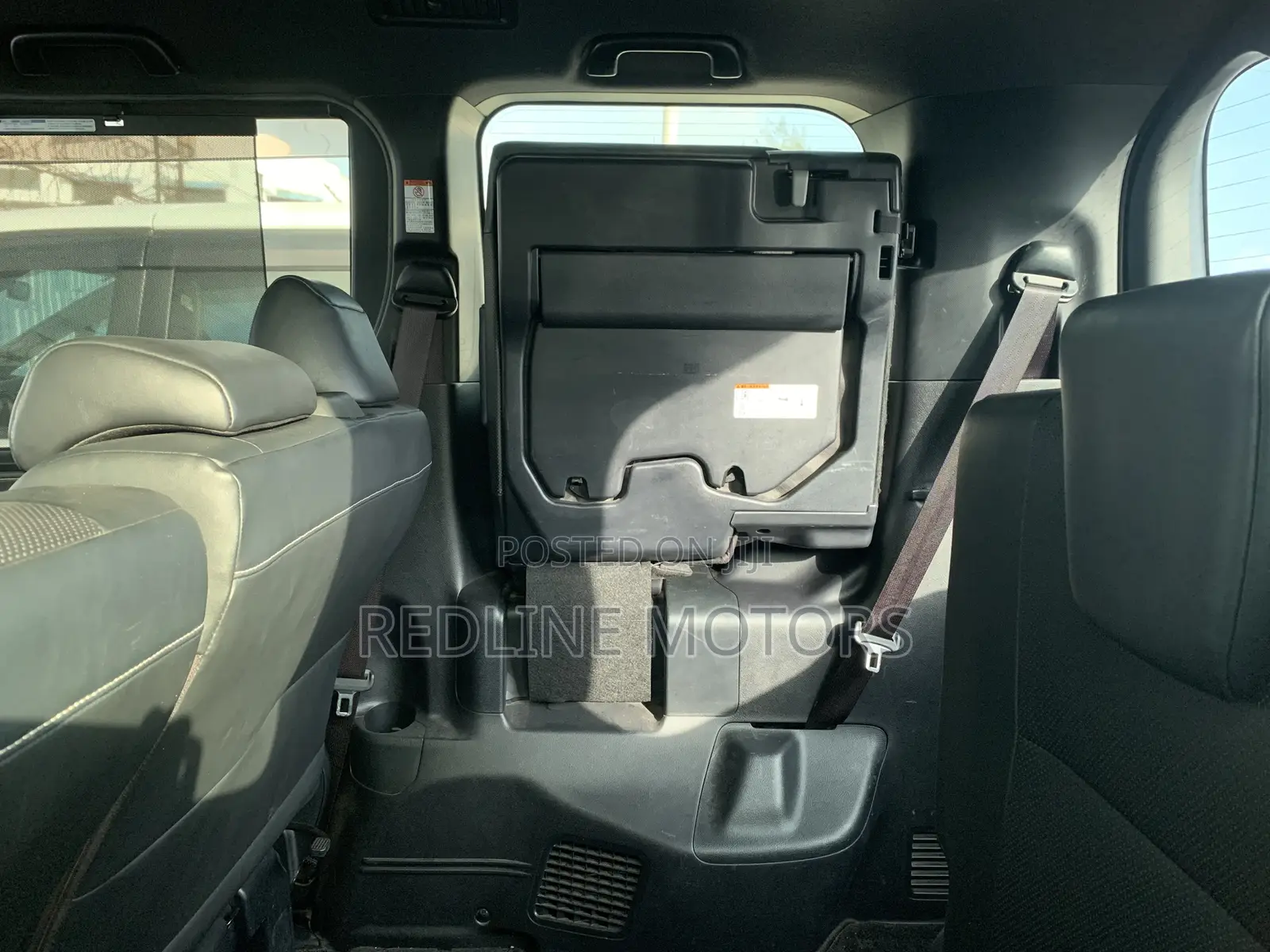 Toyota Esquire 2.0 AWD (7 seater) 2018 Black