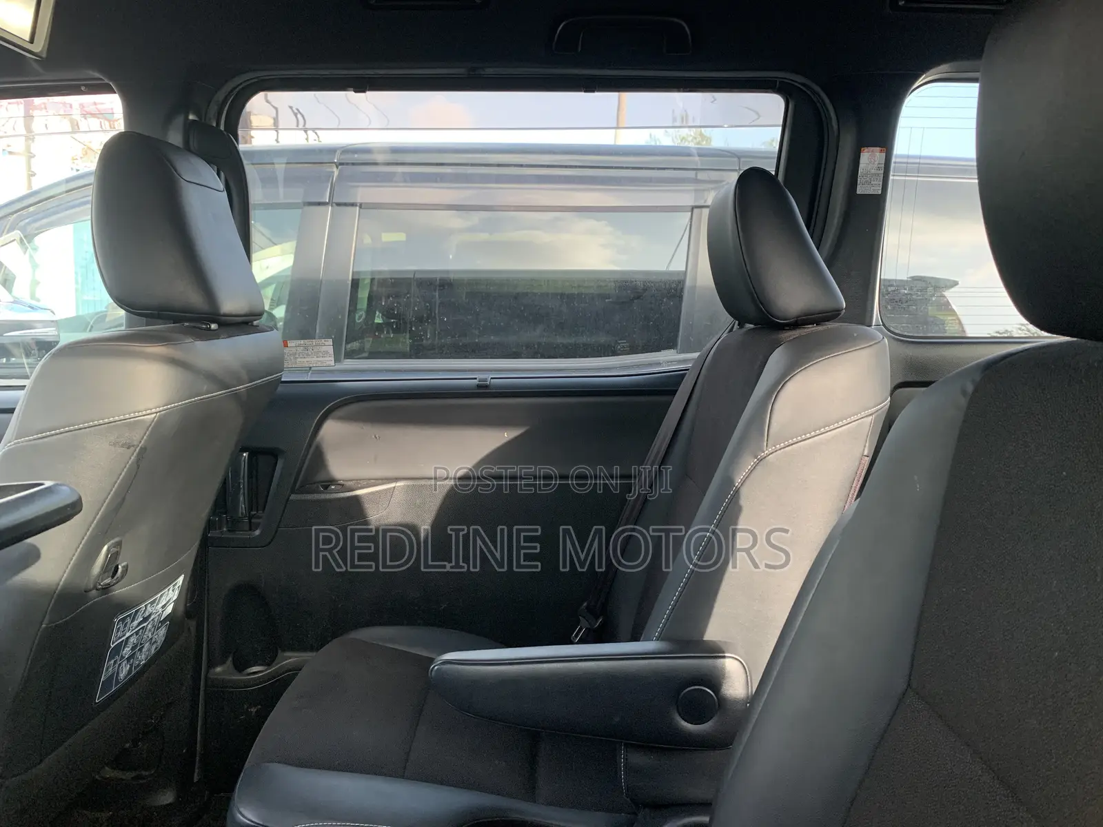 Toyota Noah 1.8 FWD Hybrid (7 seater) 2018 White