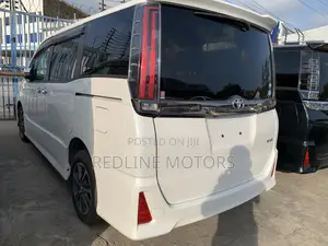Toyota Noah 1.8 FWD Hybrid (7 seater) 2018 White