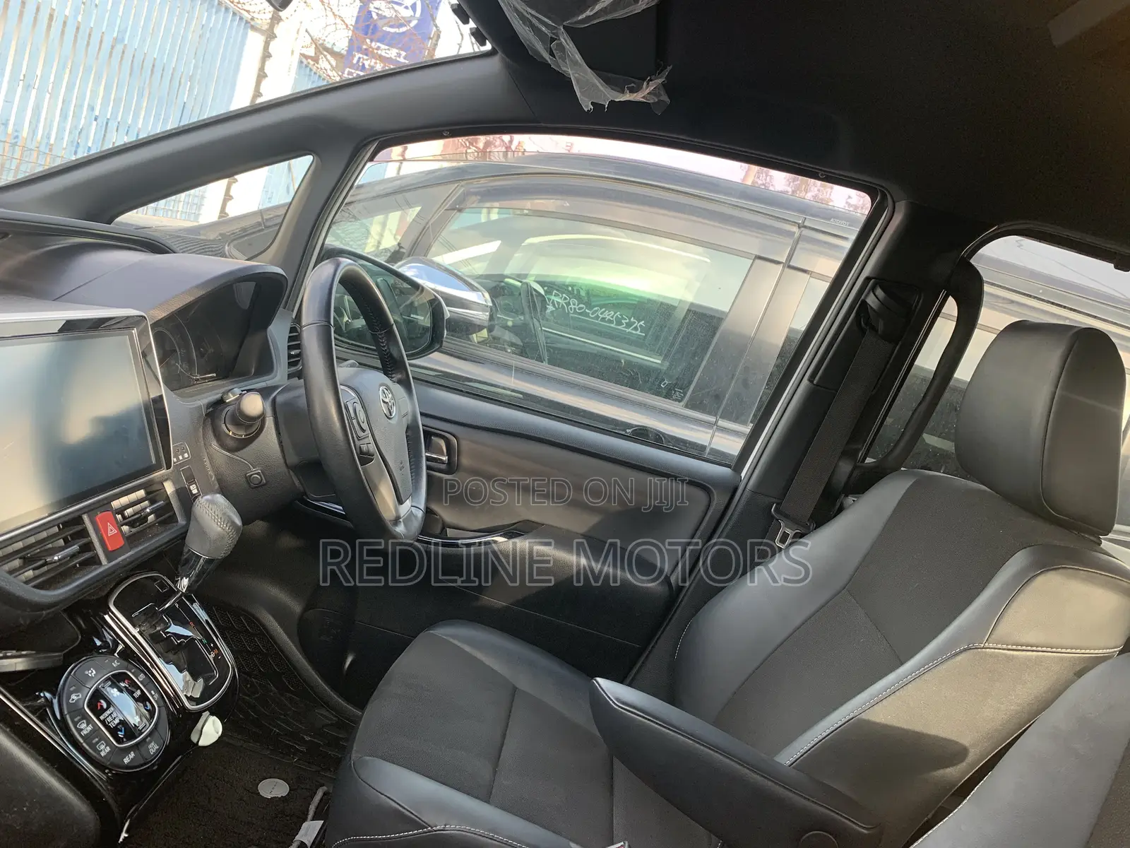 Toyota Noah 1.8 FWD Hybrid (7 seater) 2018 White