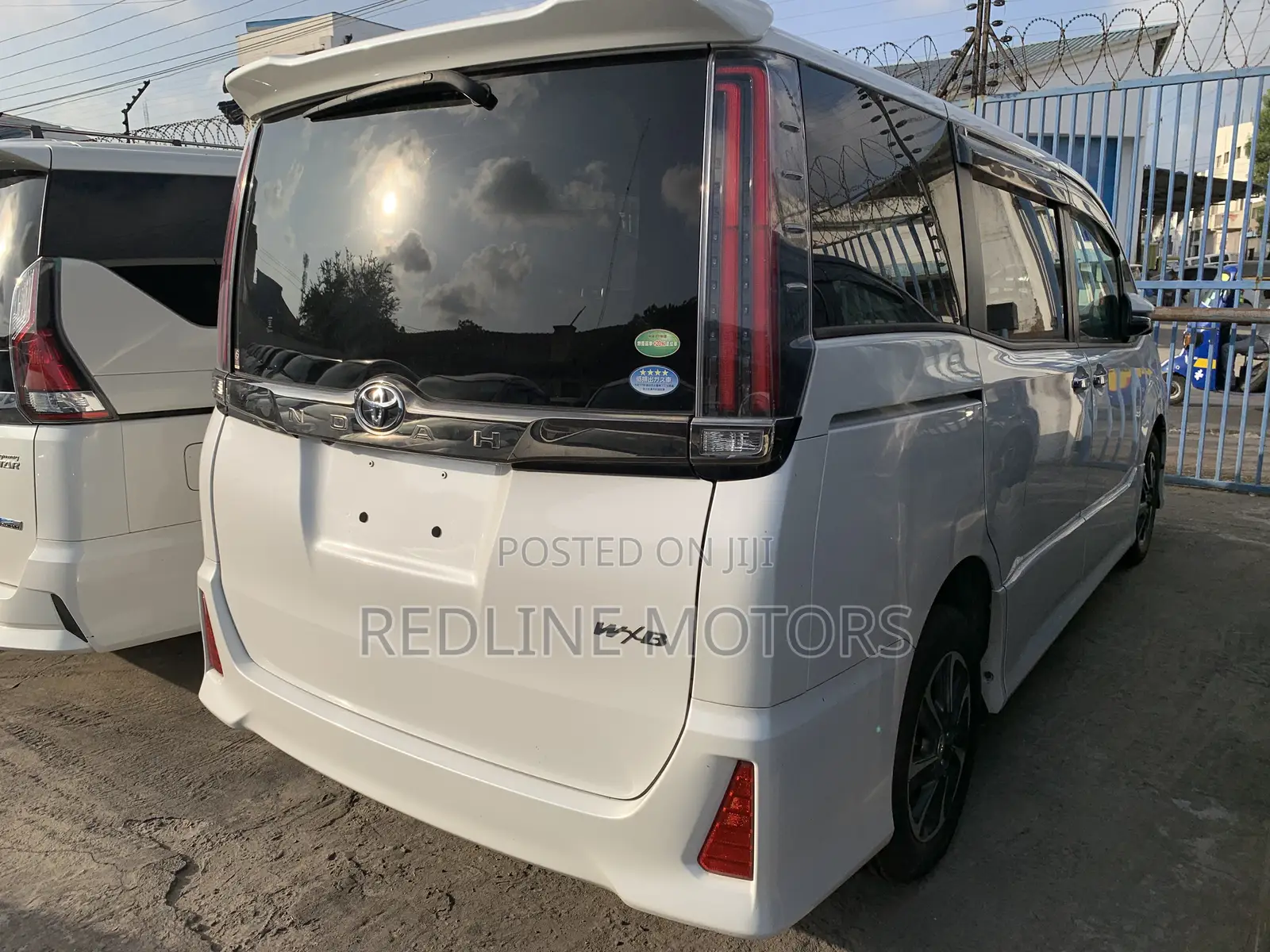 Toyota Noah 1.8 FWD Hybrid (7 seater) 2018 White
