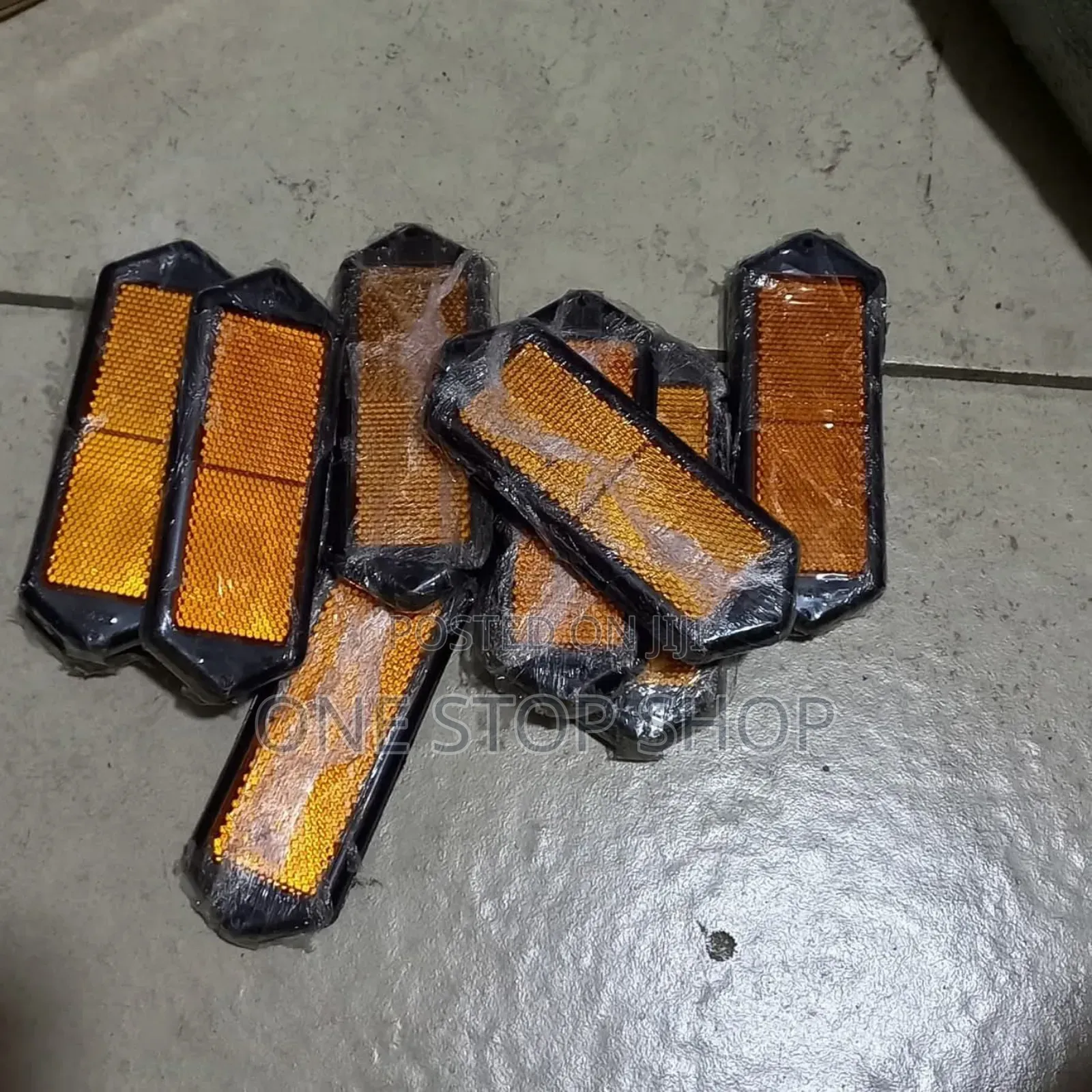 2pcs Amber Rectangular Screw Reflectors