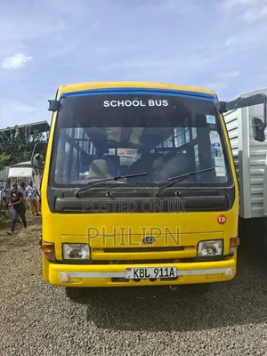 Isuzu Executive Bus 2009 Yellow