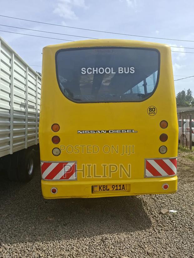 Isuzu Executive Bus 2009 Yellow - thumbnail 6