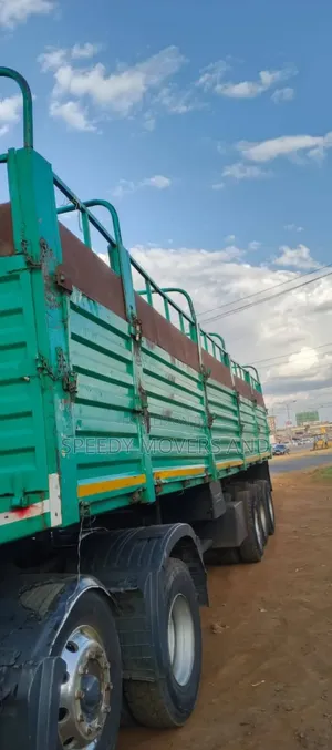 High Sided Trailer Accessible for Transportation