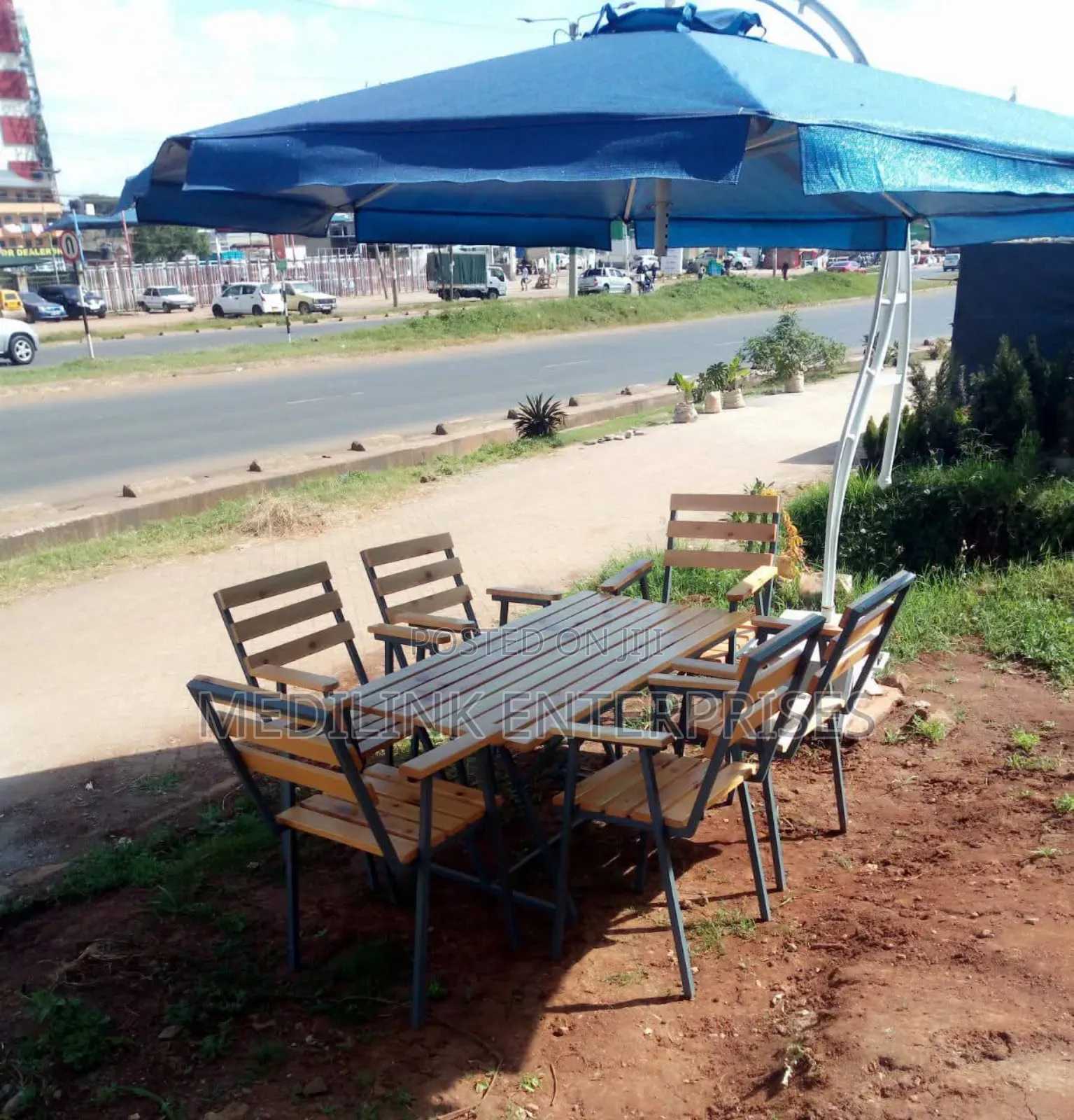 Modern Outdoor 6-Seater Setting ( Wooden Metallic)