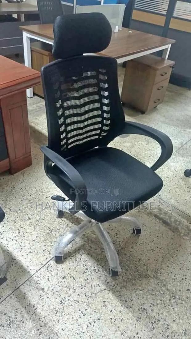 Comfort Headrest Chair – Long-Lasting Back-Friendly - main view