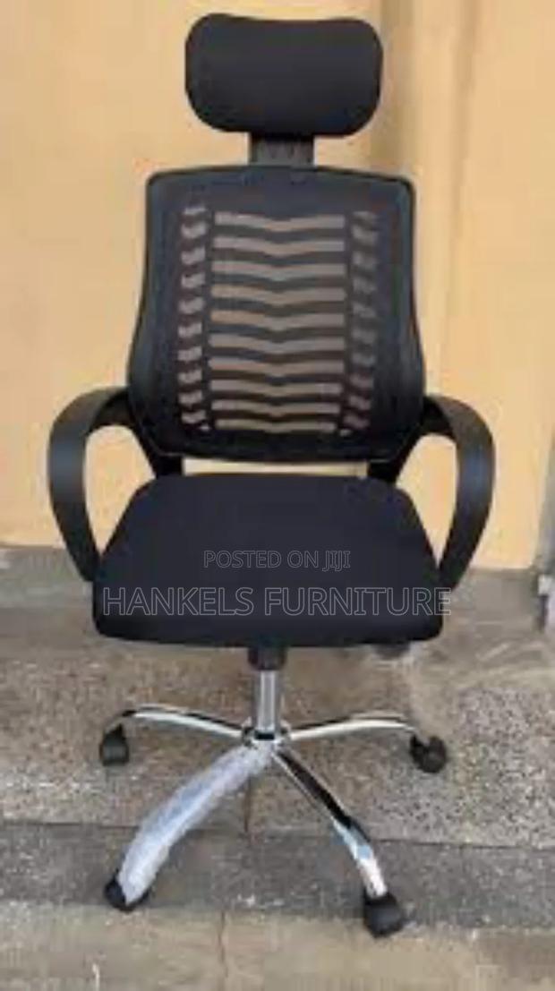 Office Chair With Extra Durable Base Headrest - main view